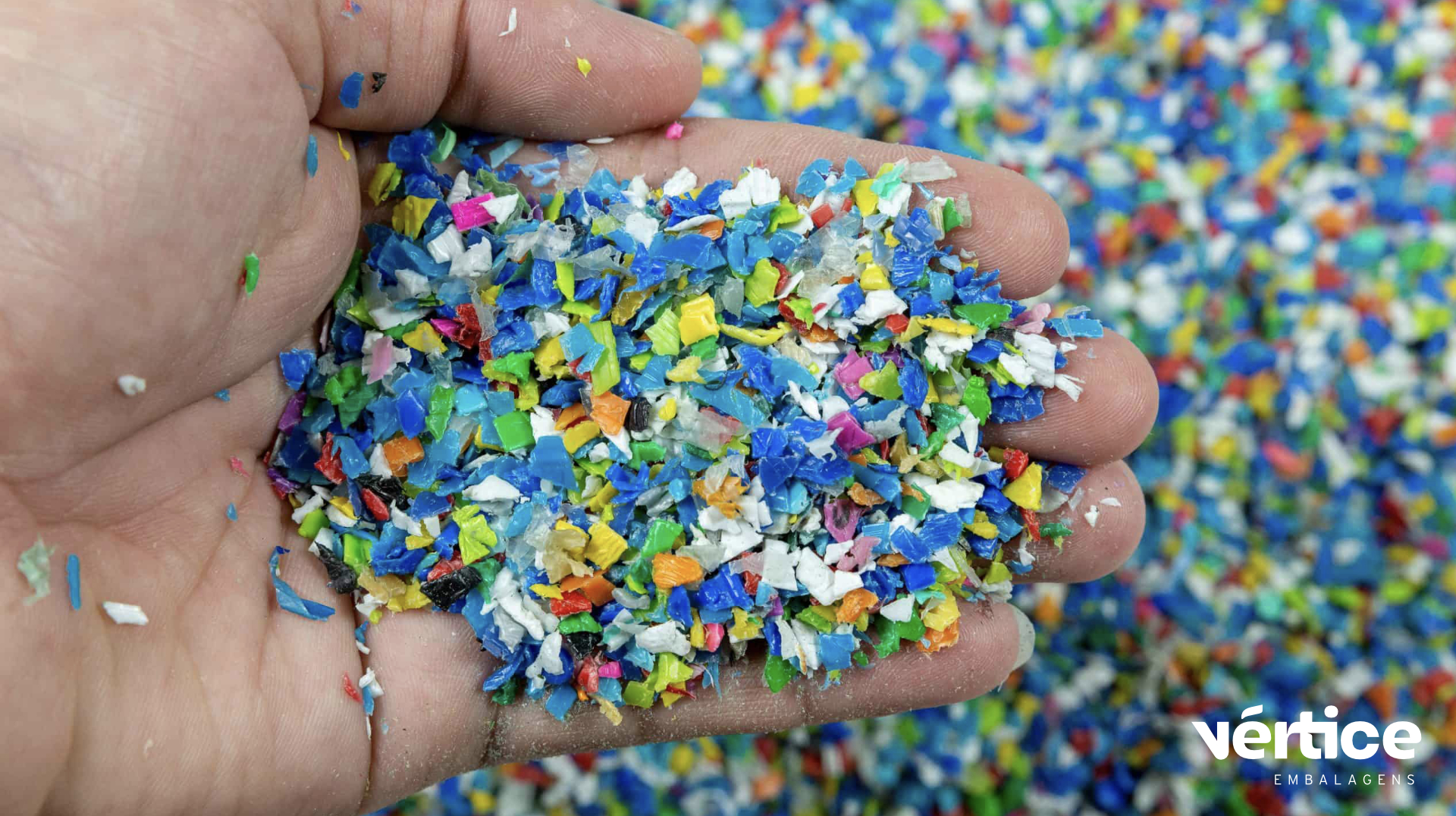 Como a reutilização de 100% das aparas plásticas contribui para a Economia Circular?